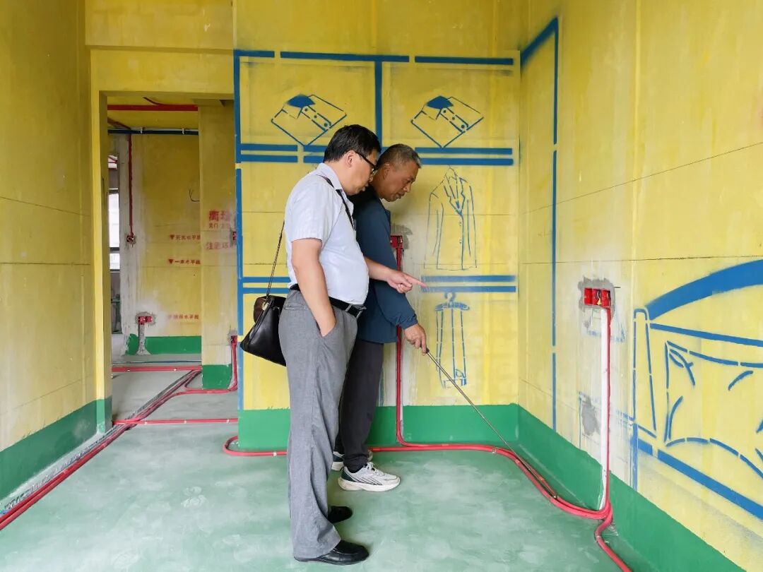 领航国际工地突击巡检:拒绝“表面功夫”,毫米级误差把控,品质交付我们是认真的! 领航国际工地突击巡检:拒绝“表面功夫”,毫米级误差把控,品质交付我们是认真的!