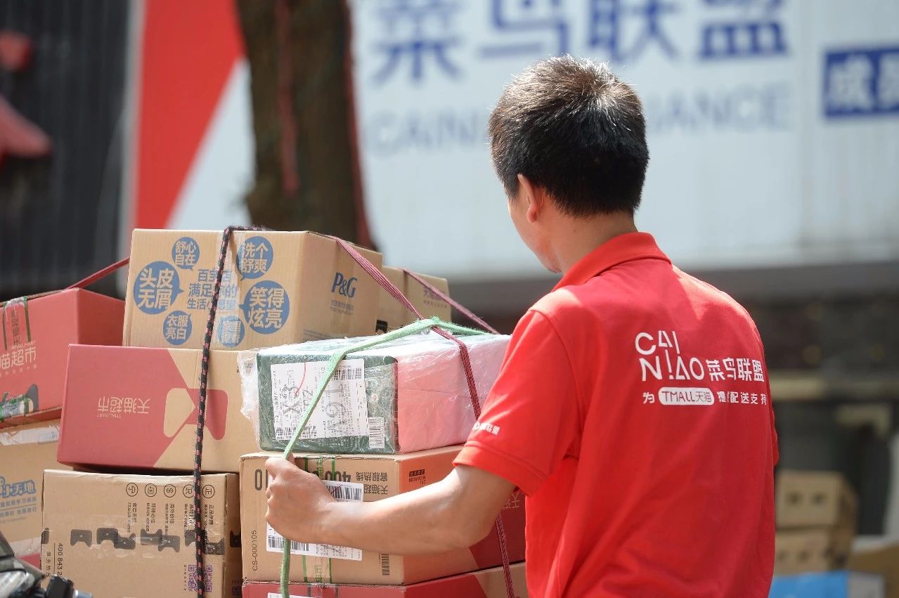 热热热!南京体感温度高达43℃,这群人却不惧高温在做这件事 热热热!南京体感温度高达43℃,这群人却不惧高温在做这件事