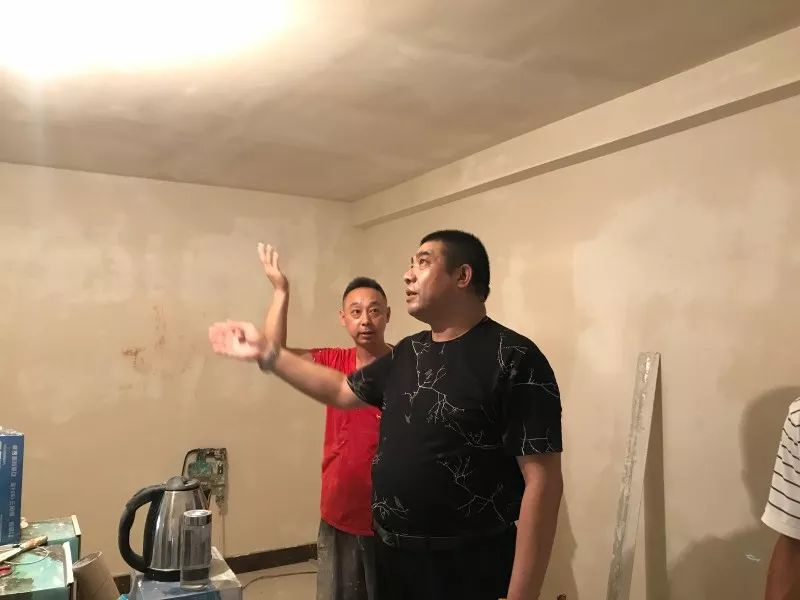 热热热!南京体感温度高达43℃,这群人却不惧高温在做这件事 热热热!南京体感温度高达43℃,这群人却不惧高温在做这件事