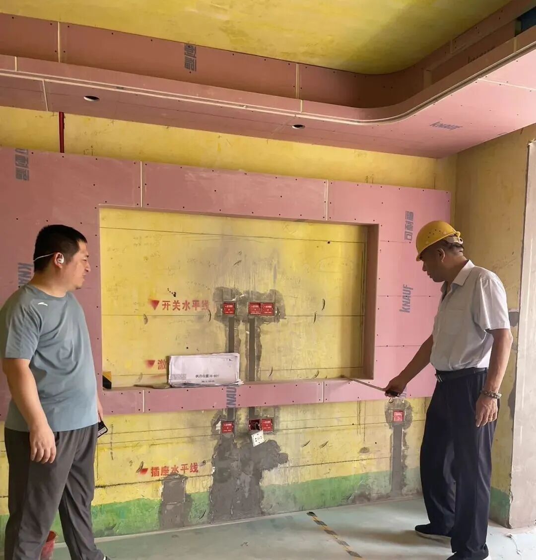 领航国际总经理“突袭”在建工地,专治各种“差不多”! 领航国际总经理“突袭”在建工地,专治各种“差不多”!