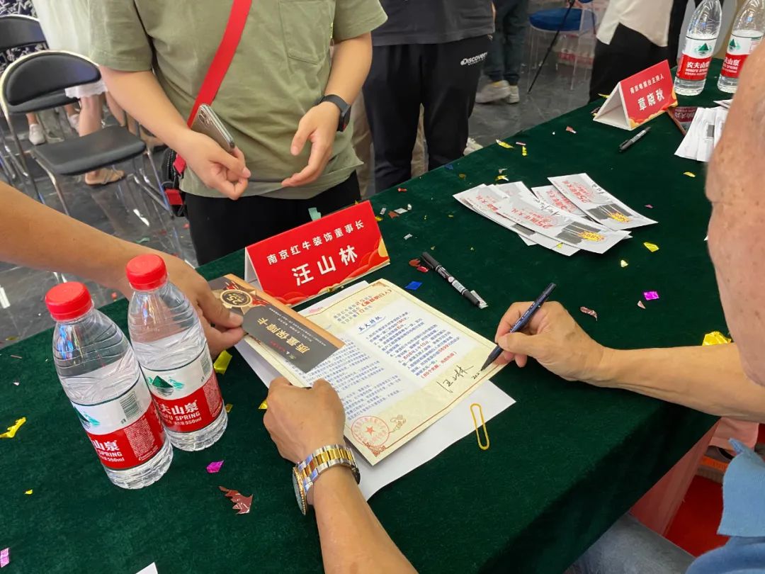 神秘大礼令人震惊!直击领航国际25周年庆活动现场,气氛太火爆! 神秘大礼令人震惊!直击领航国际25周年庆活动现场,气氛太火爆!