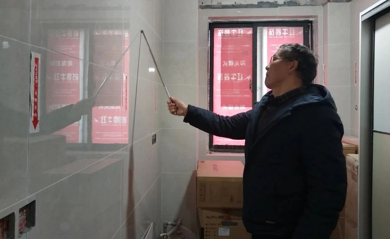 工地巡检|巧遇两户业主,坚守品质承诺,不放过任何细节 工地巡检|巧遇两户业主,坚守品质承诺,不放过任何细节