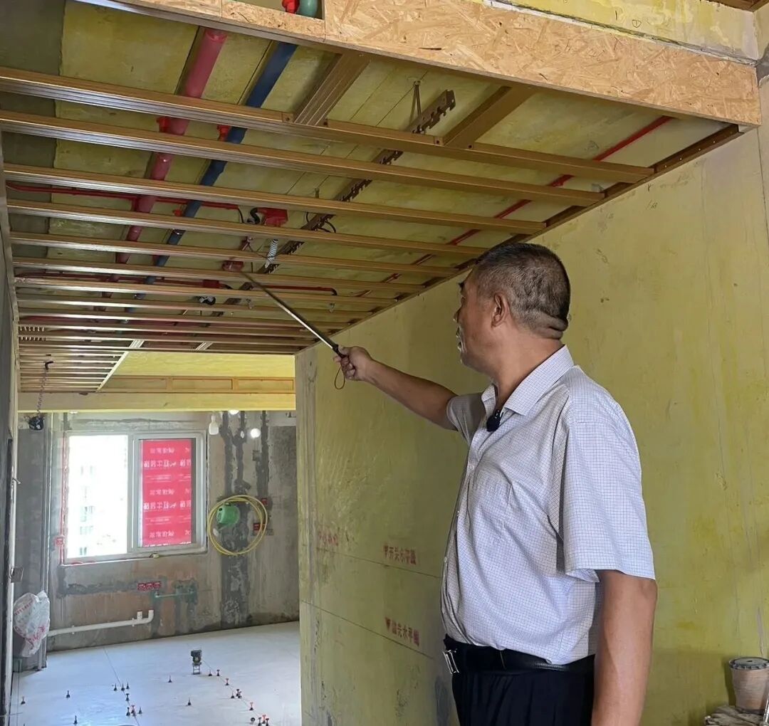 领航国际29载匠心如一:总经理突击工地巡检,严控细节,铸就品质! 领航国际29载匠心如一:总经理突击工地巡检,严控细节,铸就品质!