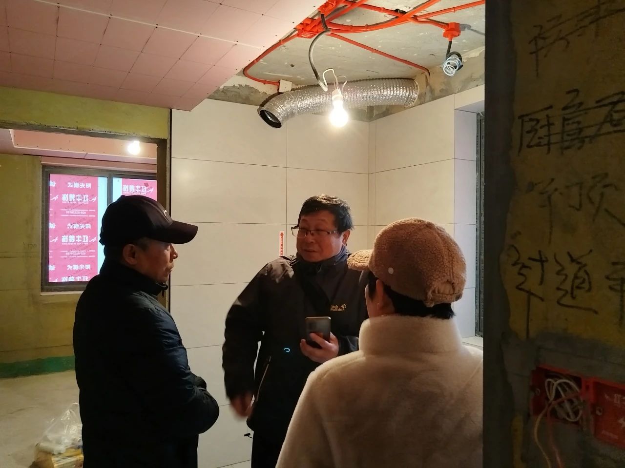 工地巡检|巧遇两户业主,坚守品质承诺,不放过任何细节 工地巡检|巧遇两户业主,坚守品质承诺,不放过任何细节