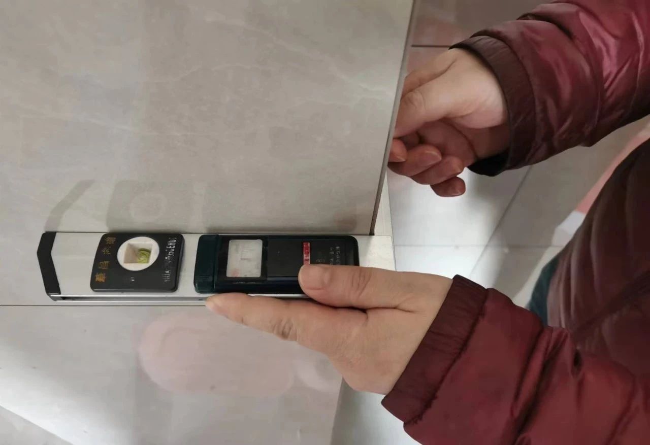 工地巡检|工程总监步履不停,突击工地现场抓质量 工地巡检|工程总监步履不停,突击工地现场抓质量