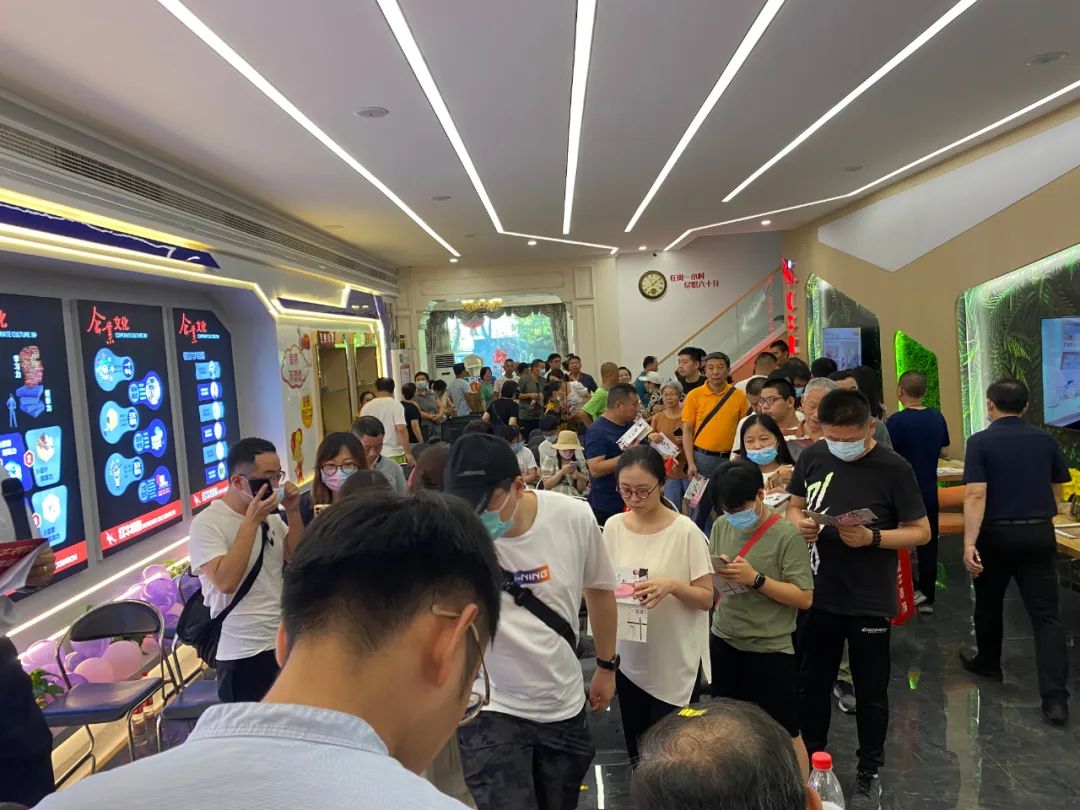 神秘大礼令人震惊!直击领航国际25周年庆活动现场,气氛太火爆! 神秘大礼令人震惊!直击领航国际25周年庆活动现场,气氛太火爆!