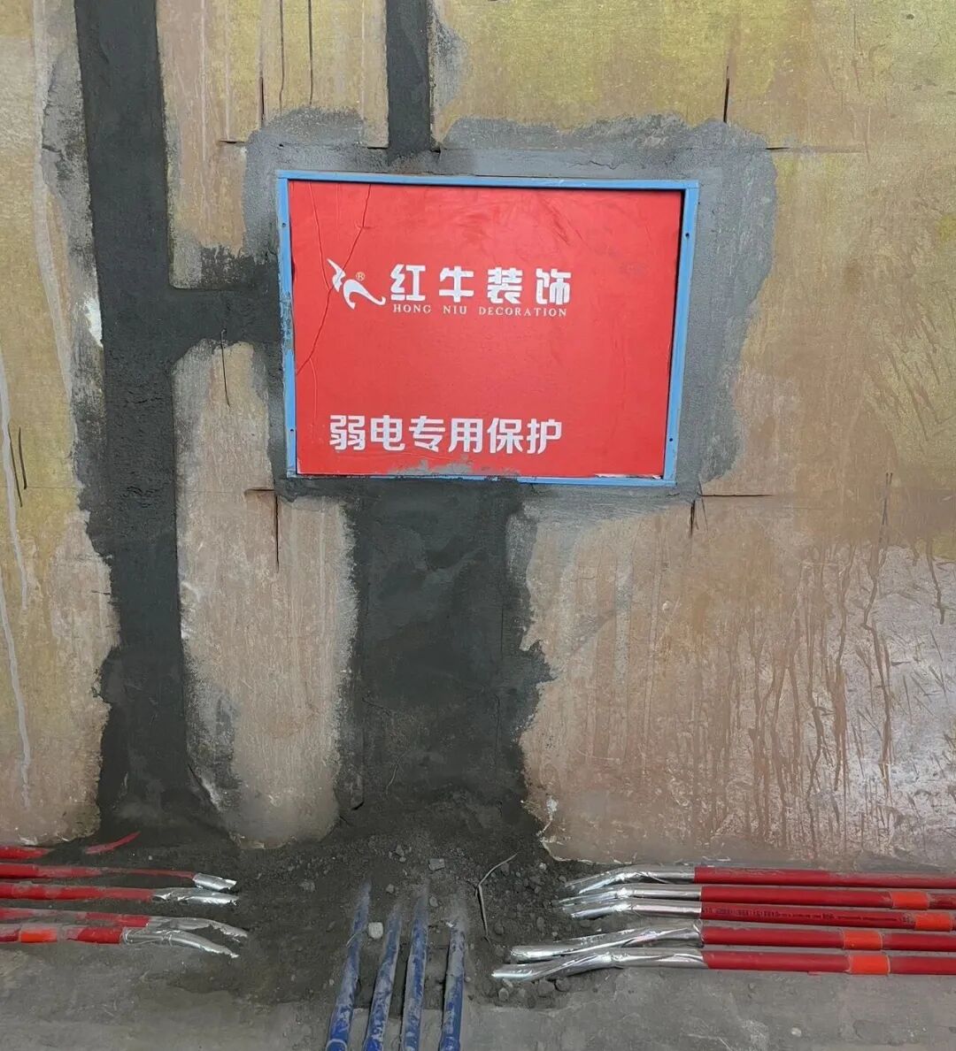 从毫米级工艺到安全弦:总经理突击工地巡查 从毫米级工艺到安全弦:总经理突击工地巡查