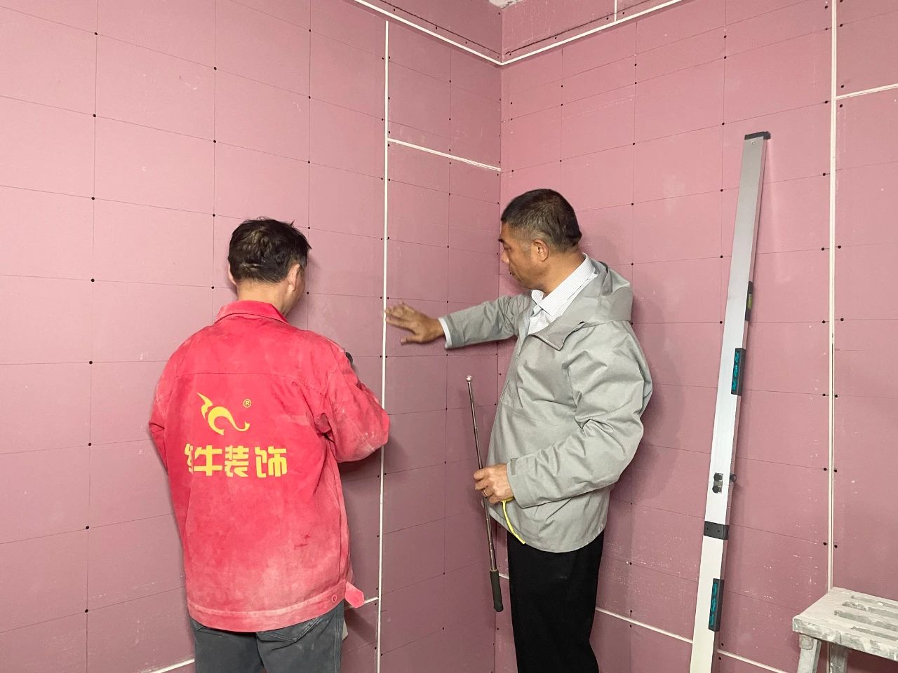 工地巡检|工程总监步履不停,突击工地现场抓质量 工地巡检|工程总监步履不停,突击工地现场抓质量