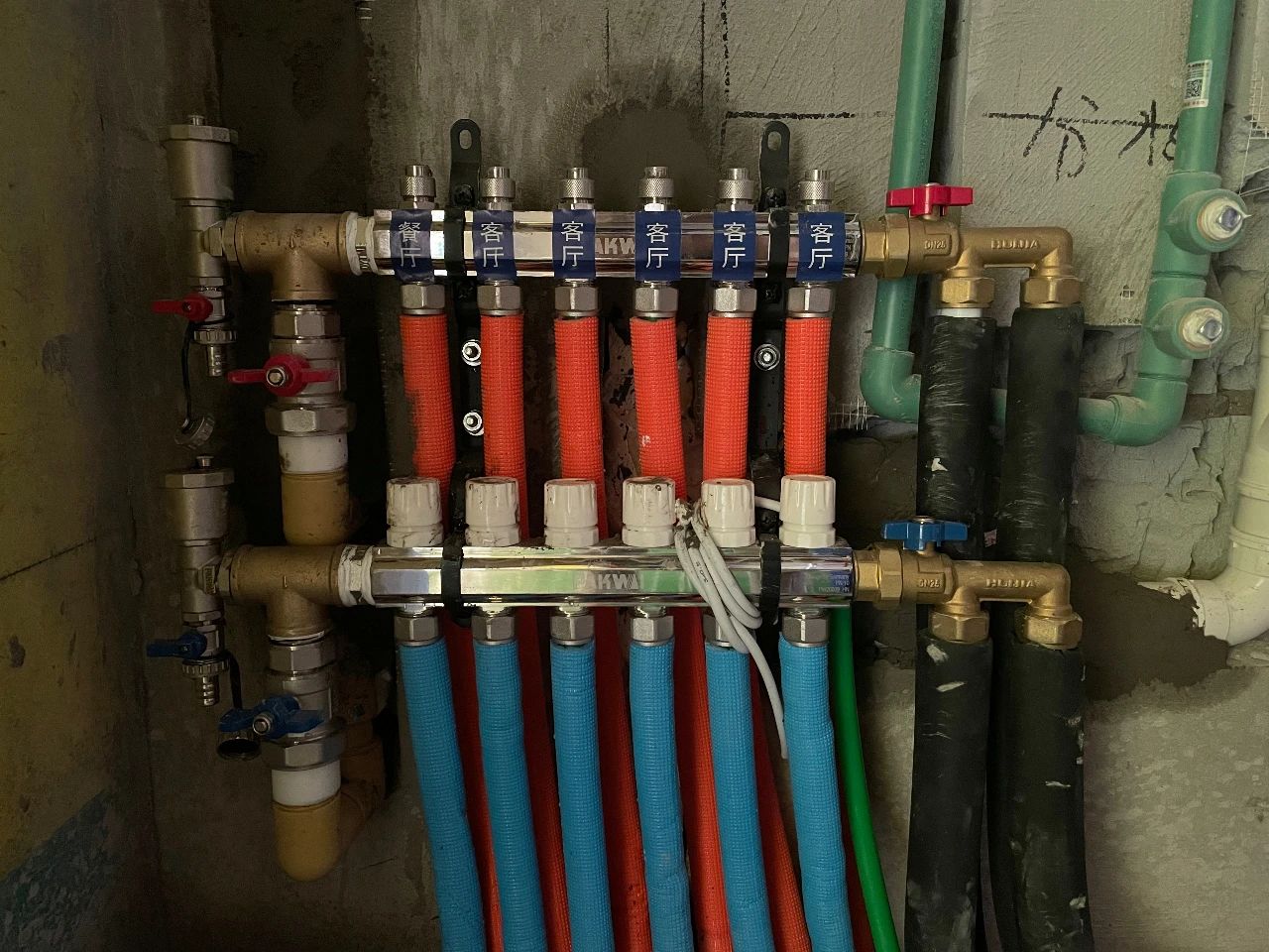 工地巡检|突击地暖验收现场,这个冬天,让您家更温暖、更安全! 工地巡检|突击地暖验收现场,这个冬天,让您家更温暖、更安全!