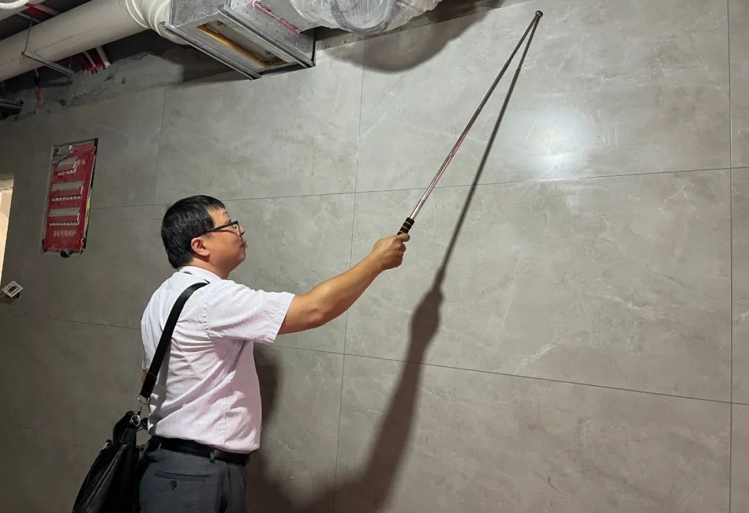 董事长亲自带队突击工地巡检,为高品质装修把关! 董事长亲自带队突击工地巡检,为高品质装修把关!