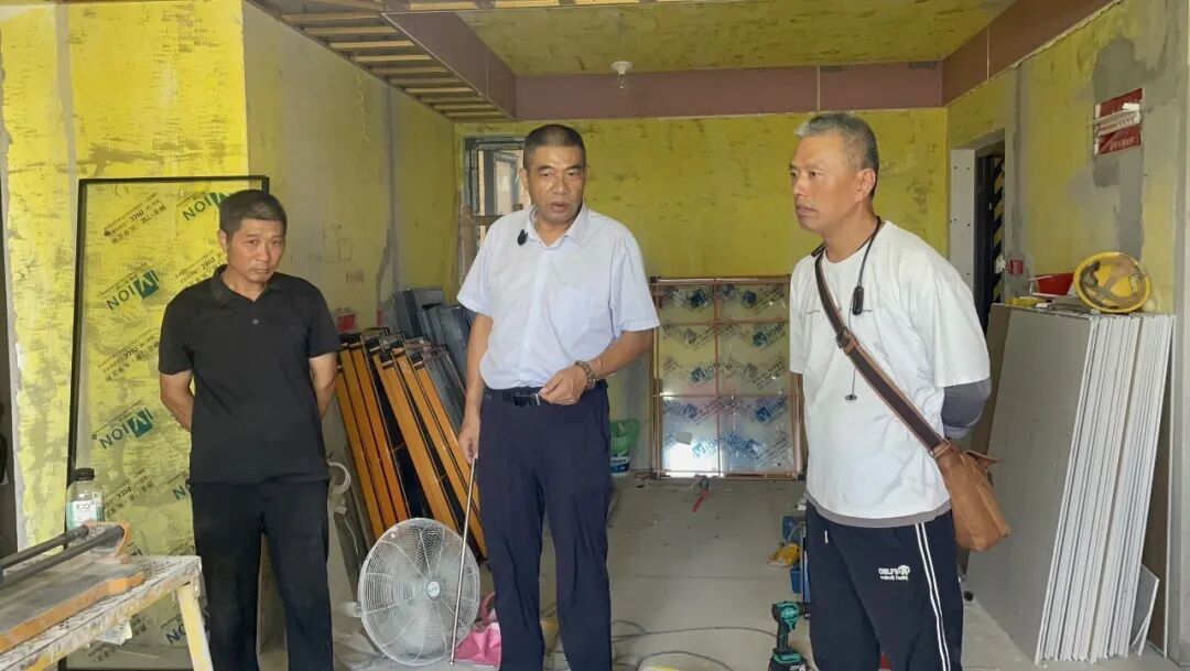 领航国际29载匠心如一:总经理突击工地巡检,严控细节,铸就品质! 领航国际29载匠心如一:总经理突击工地巡检,严控细节,铸就品质!