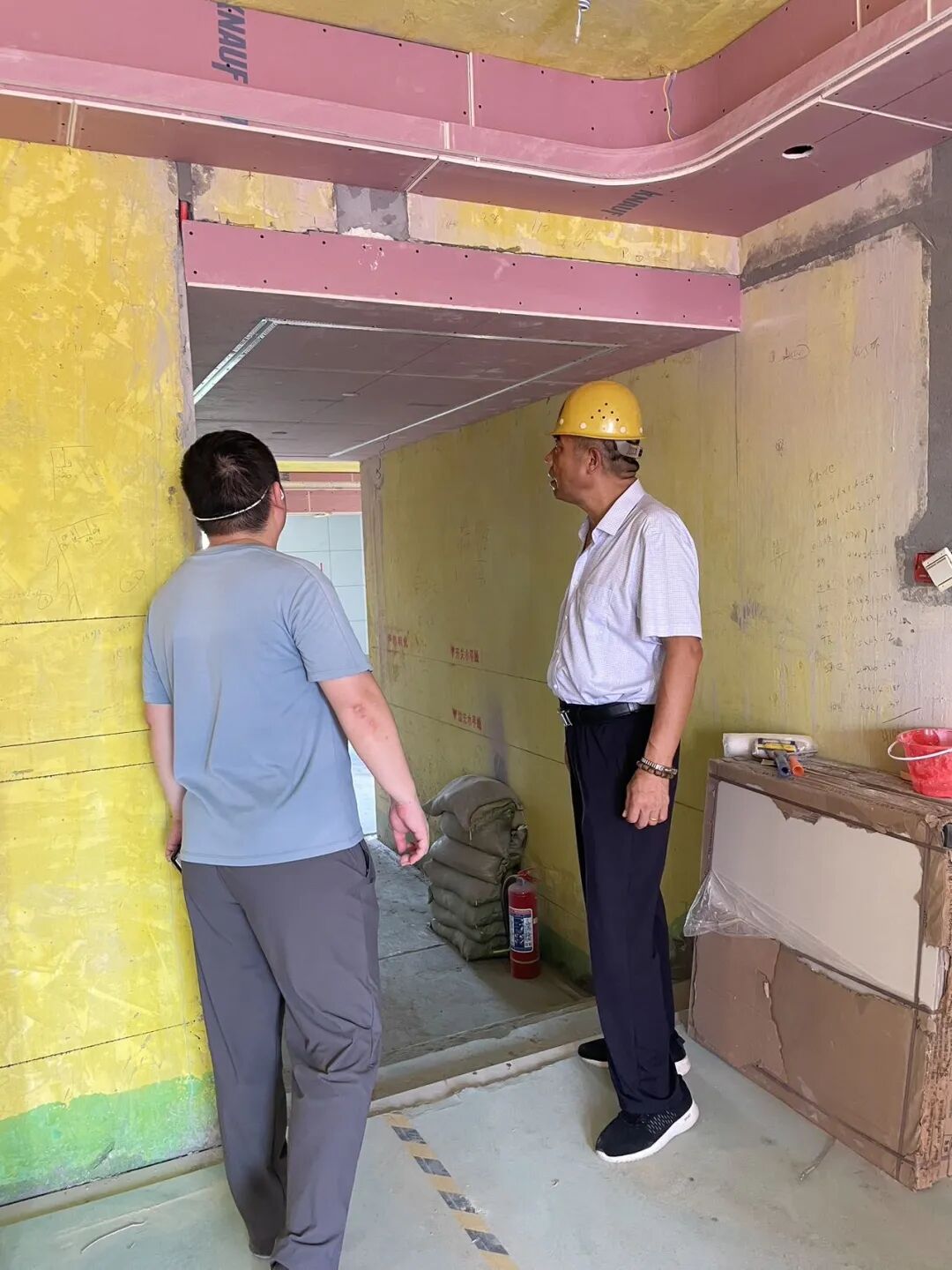 领航国际总经理“突袭”在建工地,专治各种“差不多”! 领航国际总经理“突袭”在建工地,专治各种“差不多”!